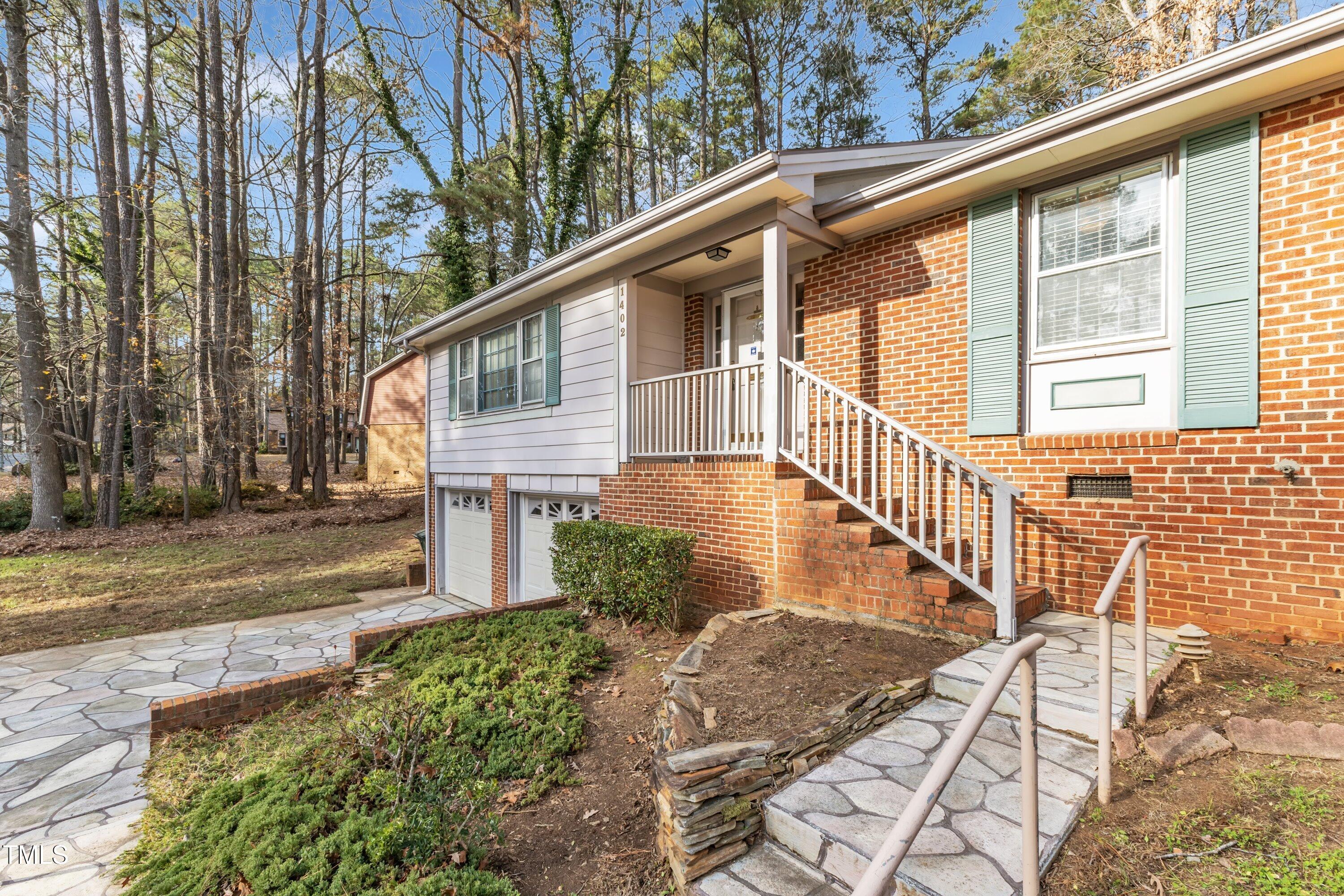 1402 Buckingham Road