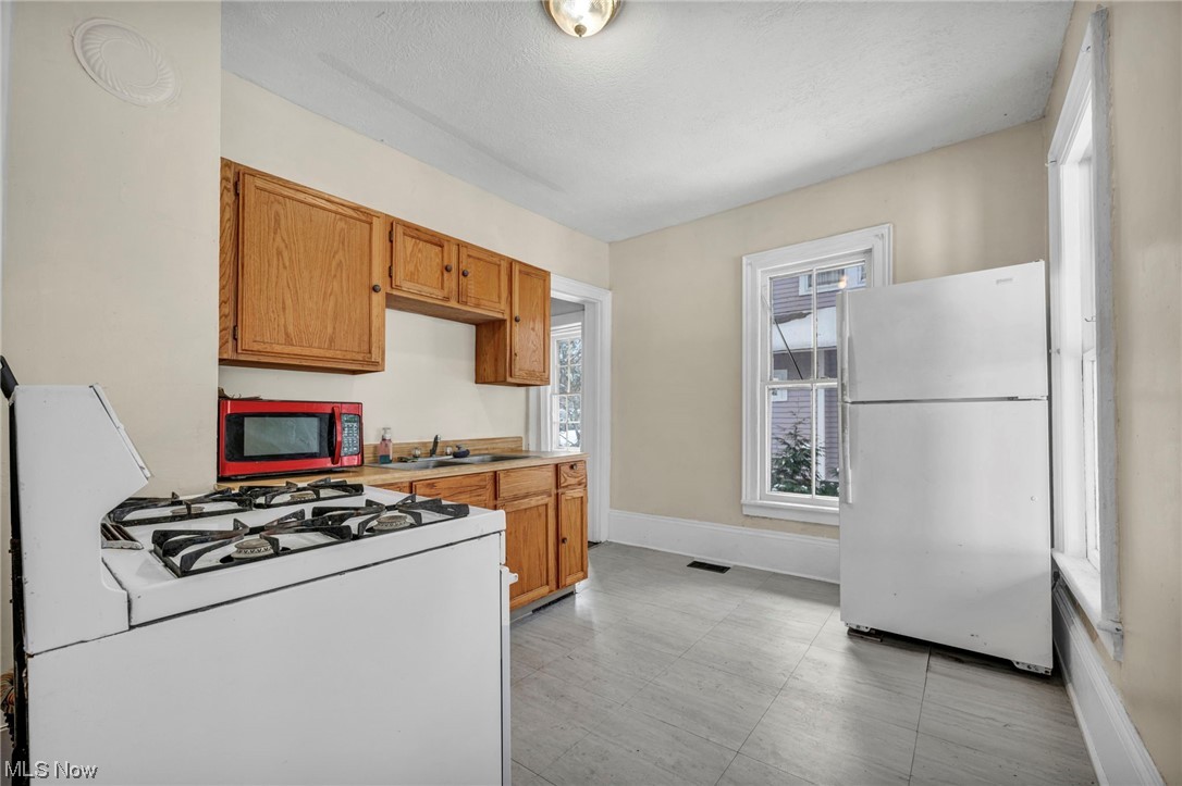 278 E College