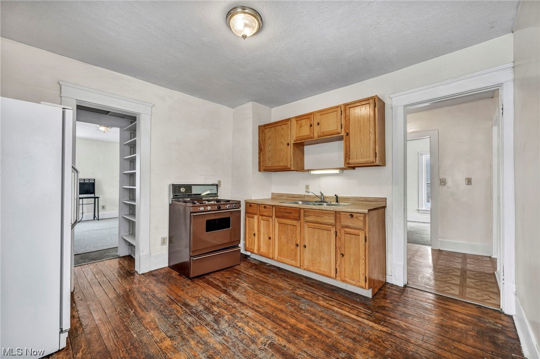 278 E College