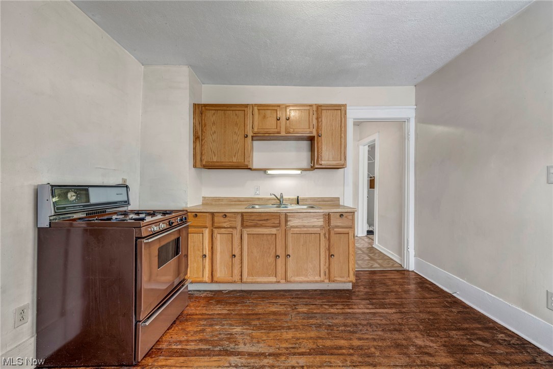 278 E College