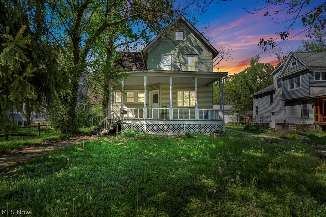 278 E College