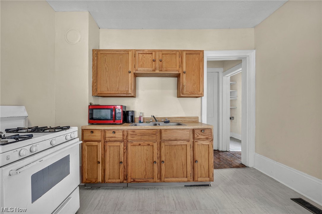 278 E College