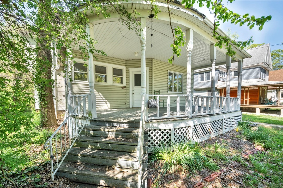 278 E College