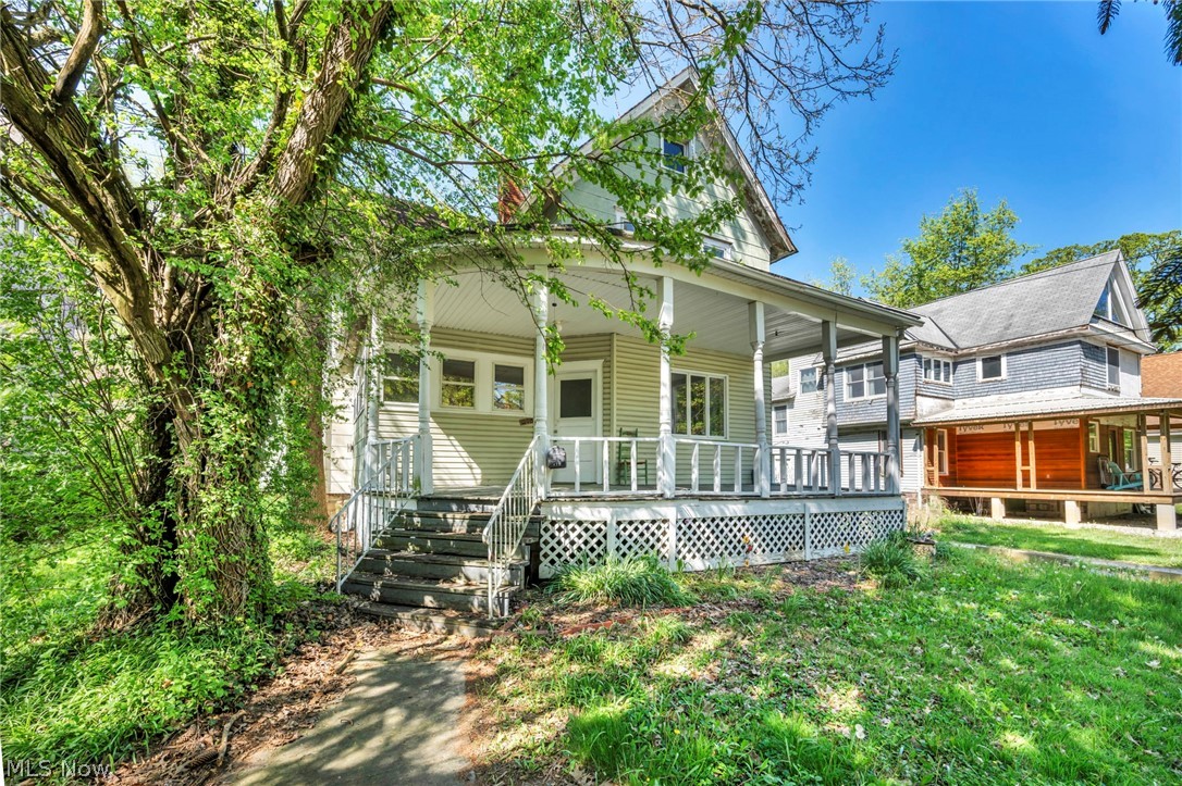 278 E College
