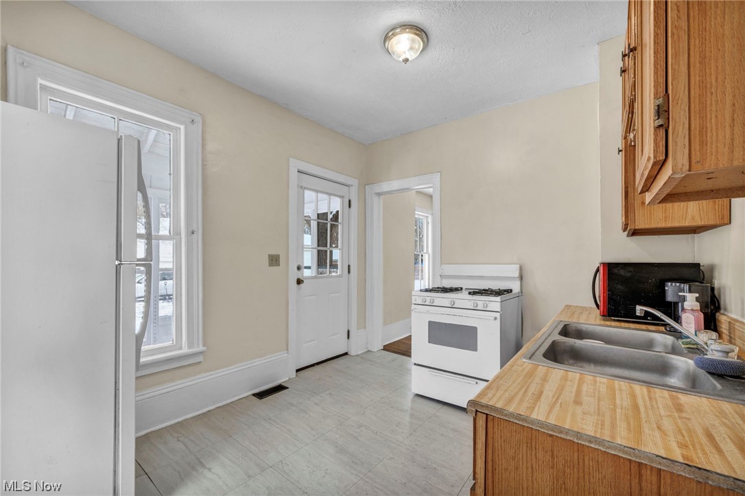 278 E College