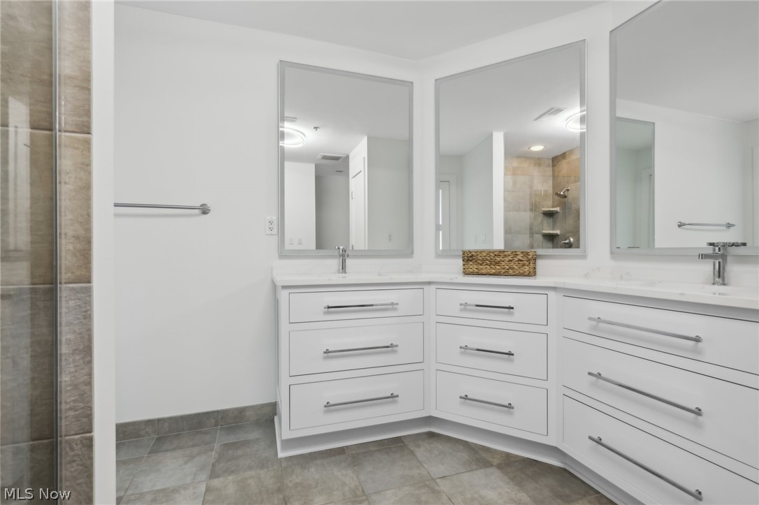 701 W Lakeside Avenue 502