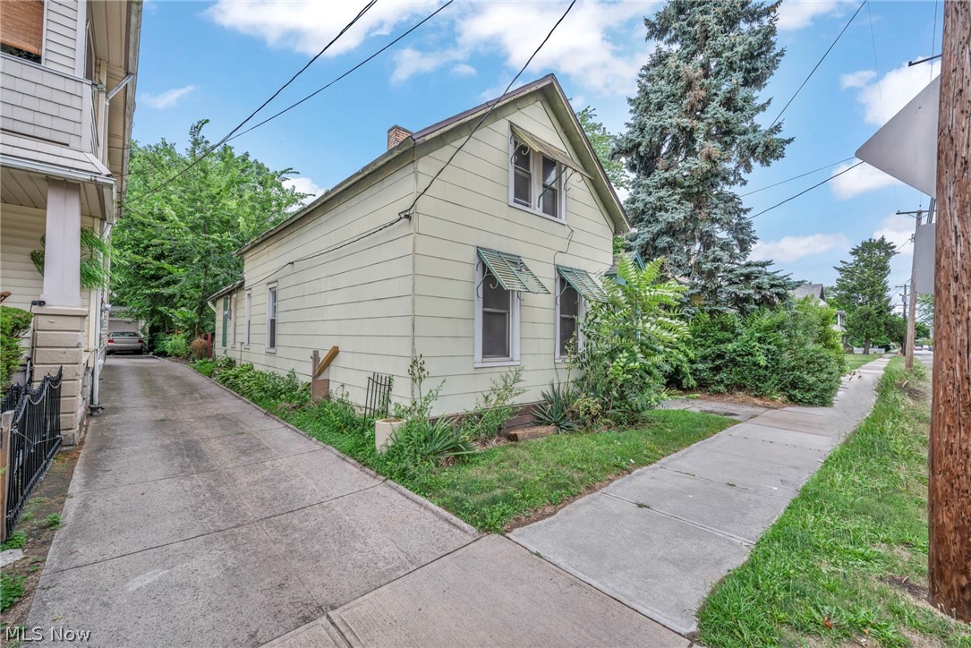 3864 E 54th Street