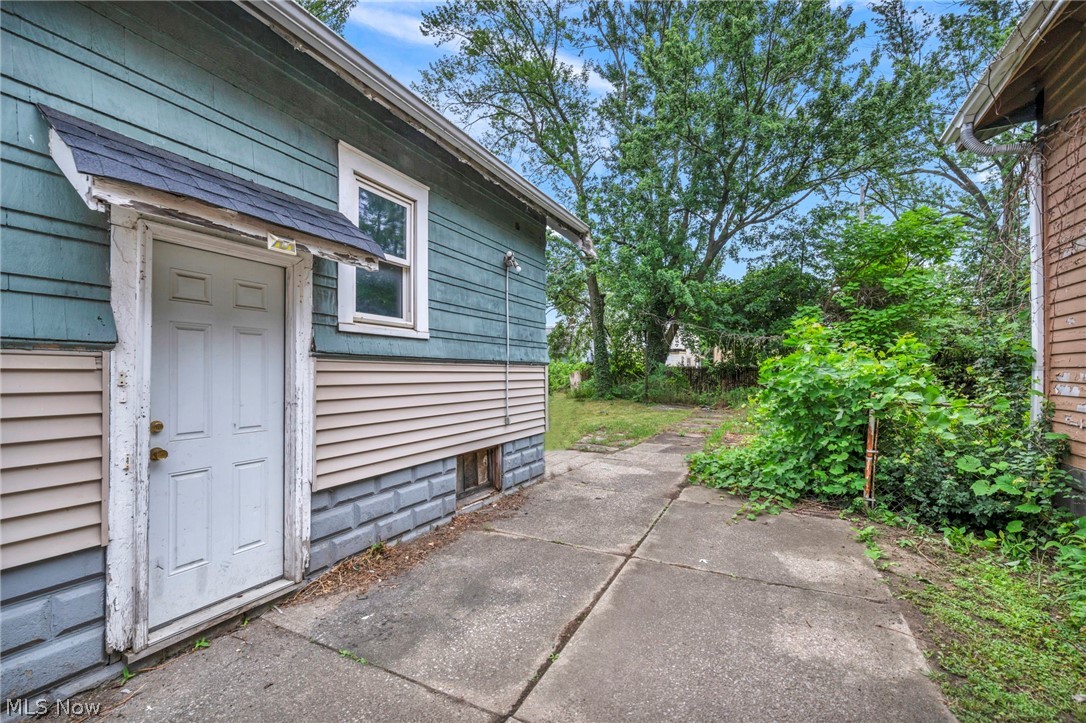 12018 Lenacrave Avenue