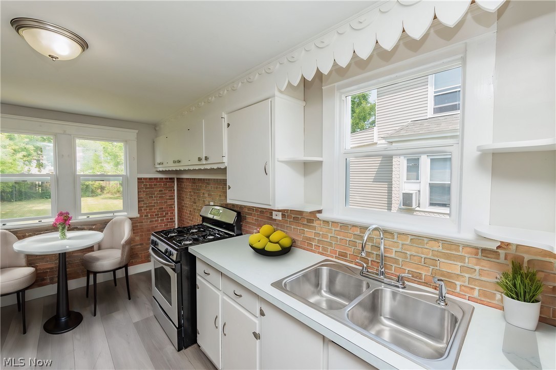 922 W 22nd Street