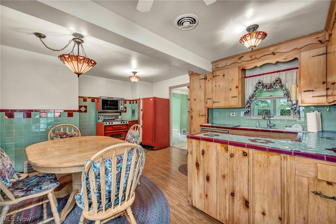 5015 Oakland Drive