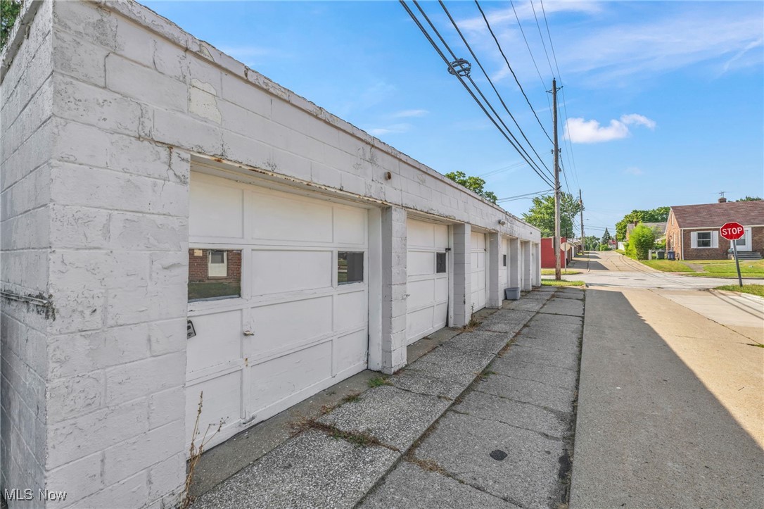 4044 Ridge Road