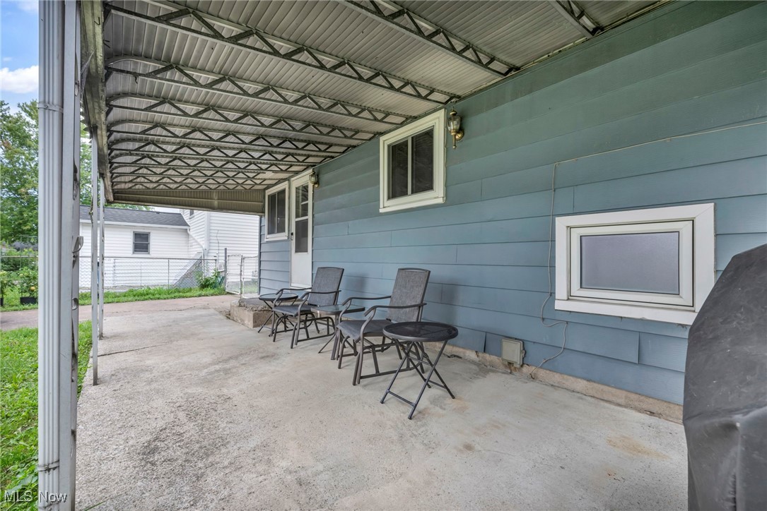 910 West Drive