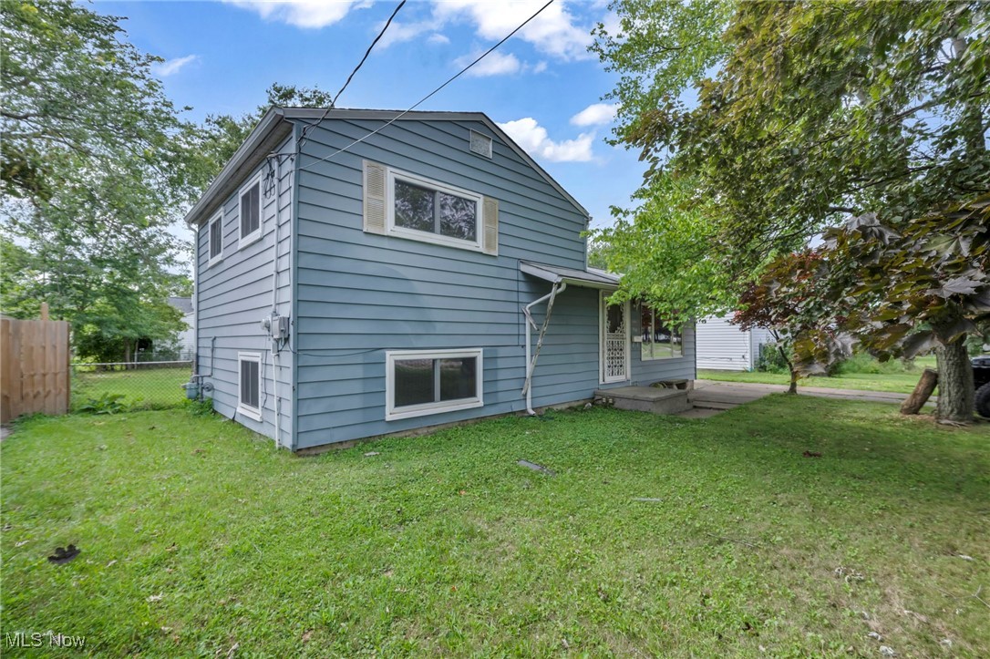 910 West Drive
