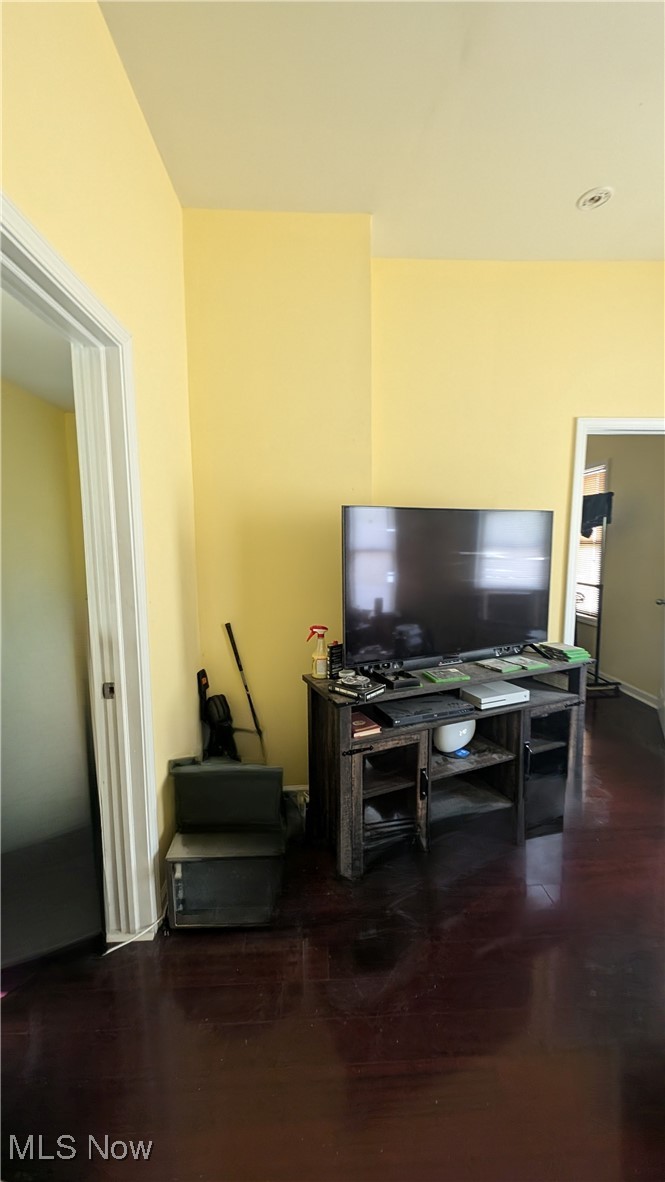 1238 W 69th Street