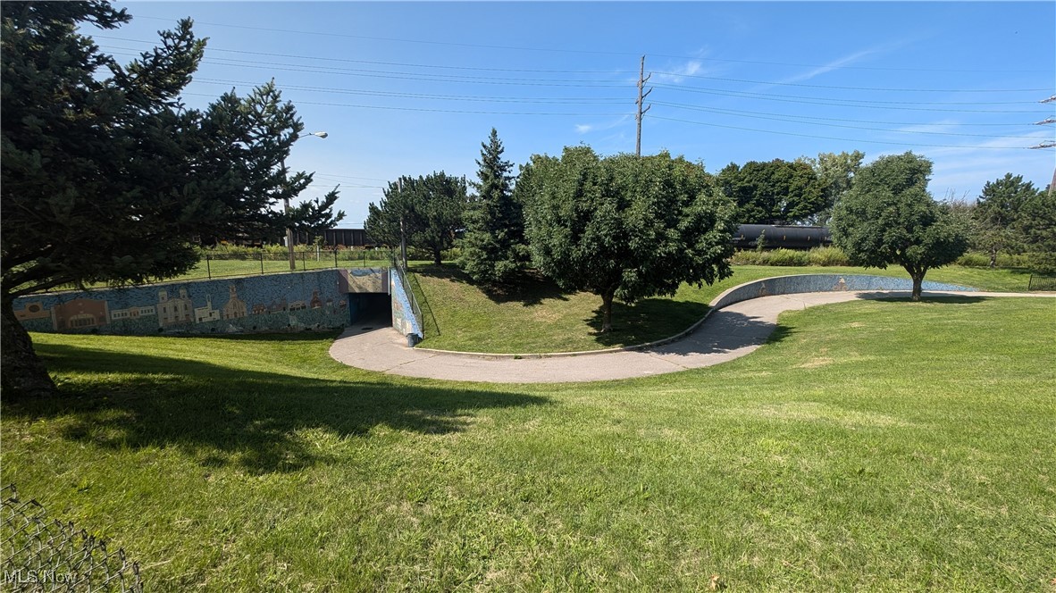 1238 W 69th Street