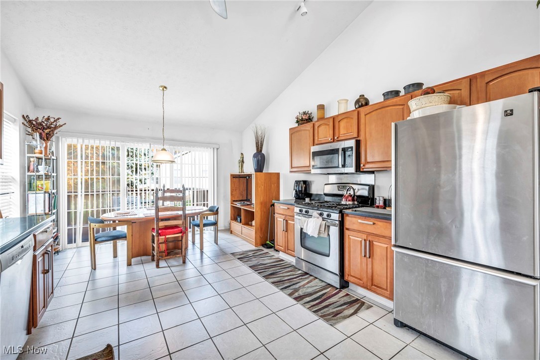 2565 Redtail Court