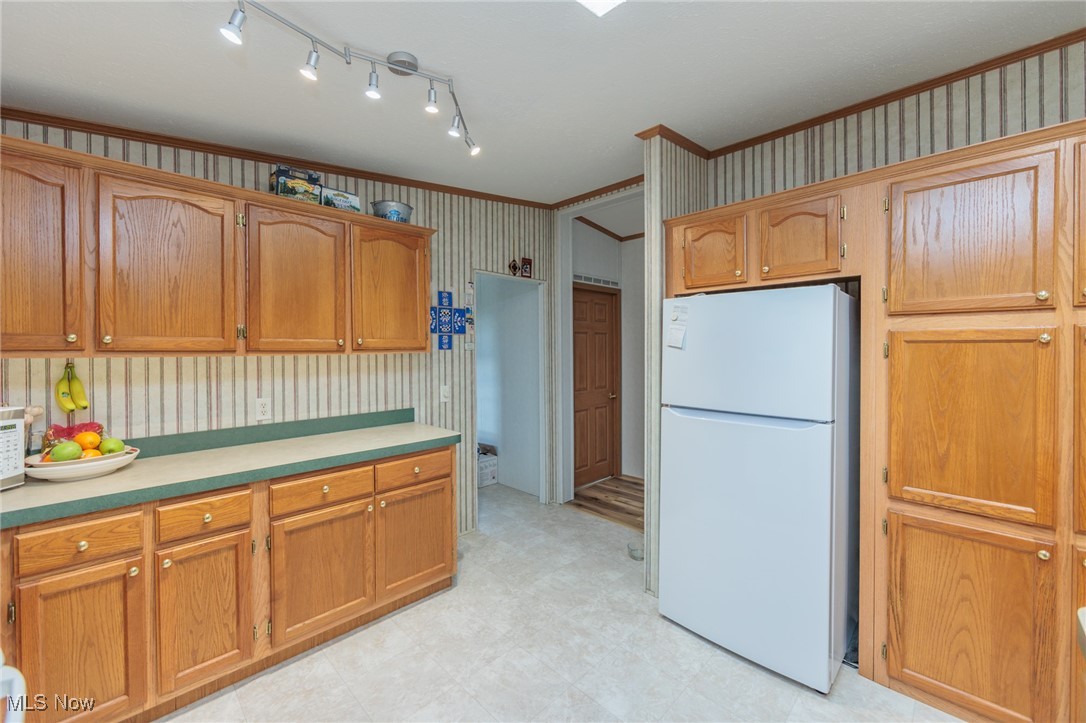 7577 Center Road