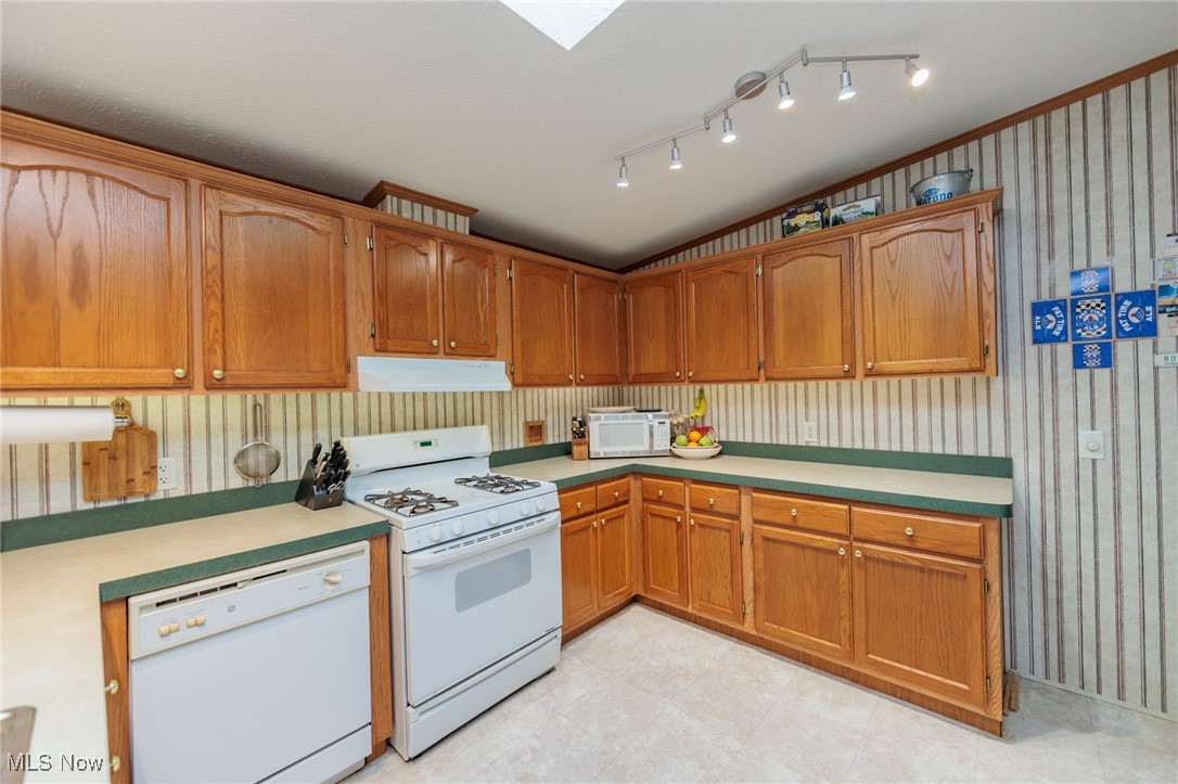 7577 Center Road