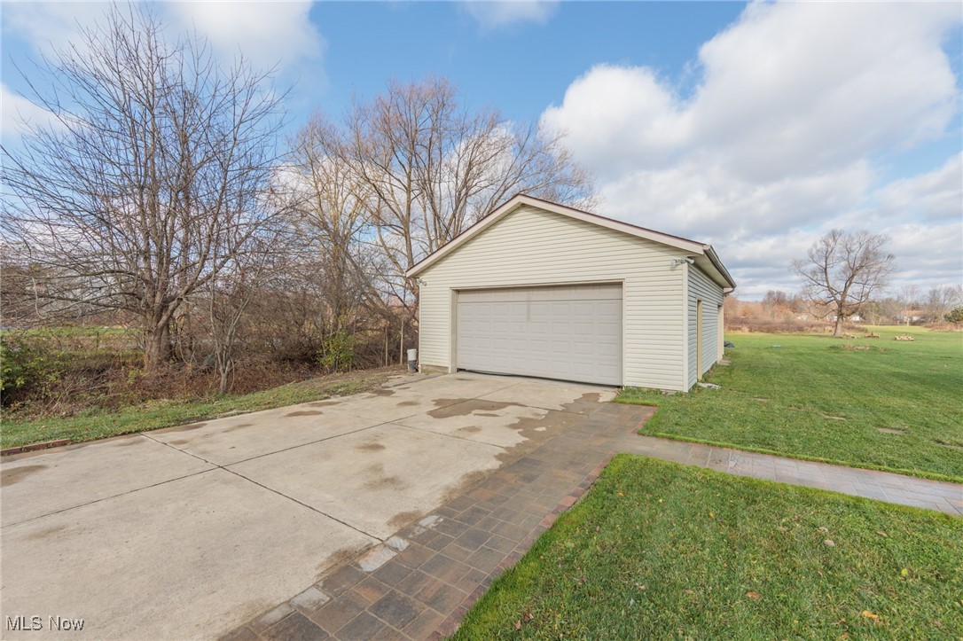 7577 Center Road