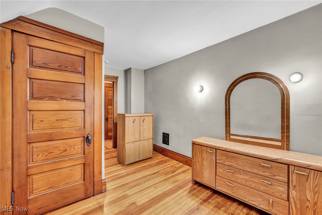 2114 W 85th Street