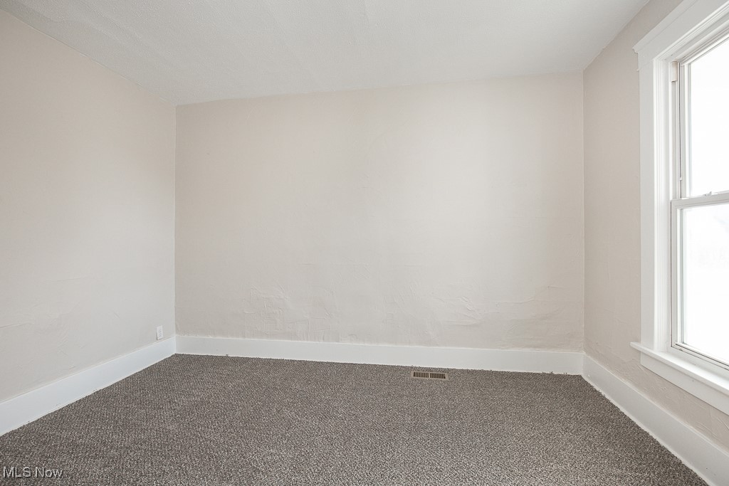 1052 W 17th Street