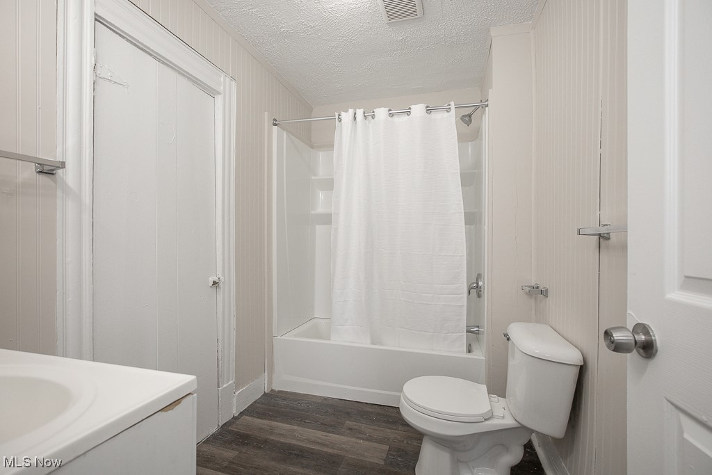 1052 W 17th Street