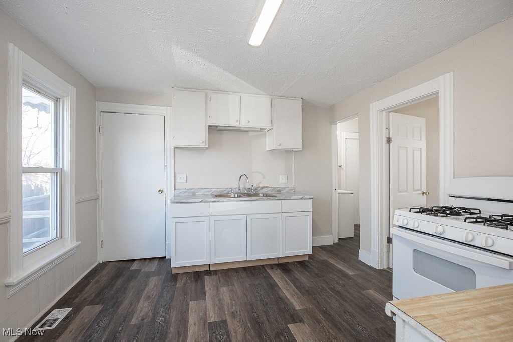 1052 W 17th Street