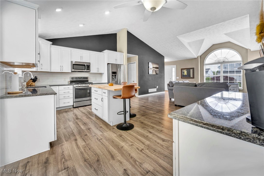 38032 Vista Lake Way
