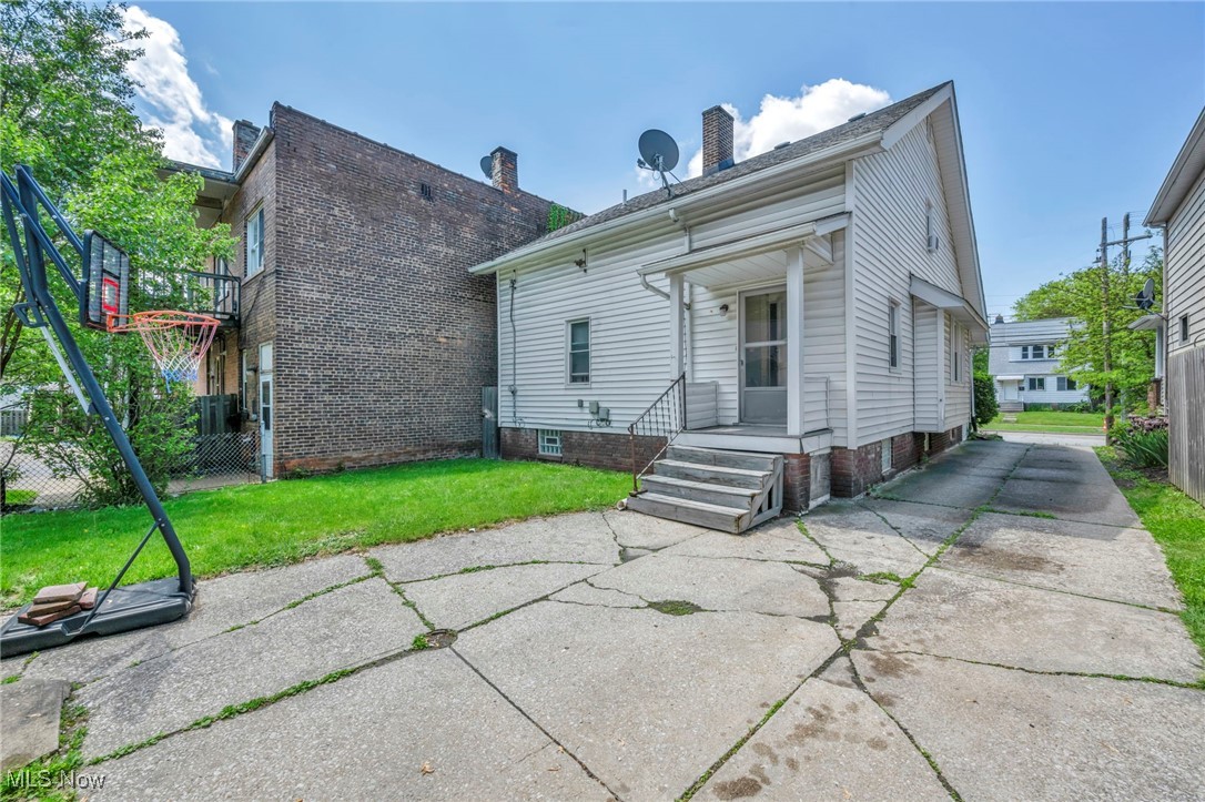 3707 W 140th Street