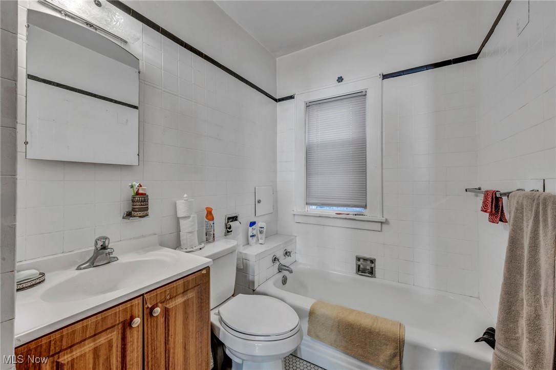3707 W 140th Street