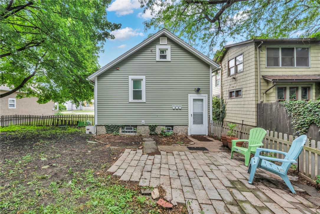 816 Perry Street
