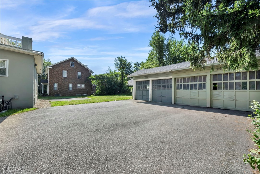 3312 Redwood Road
