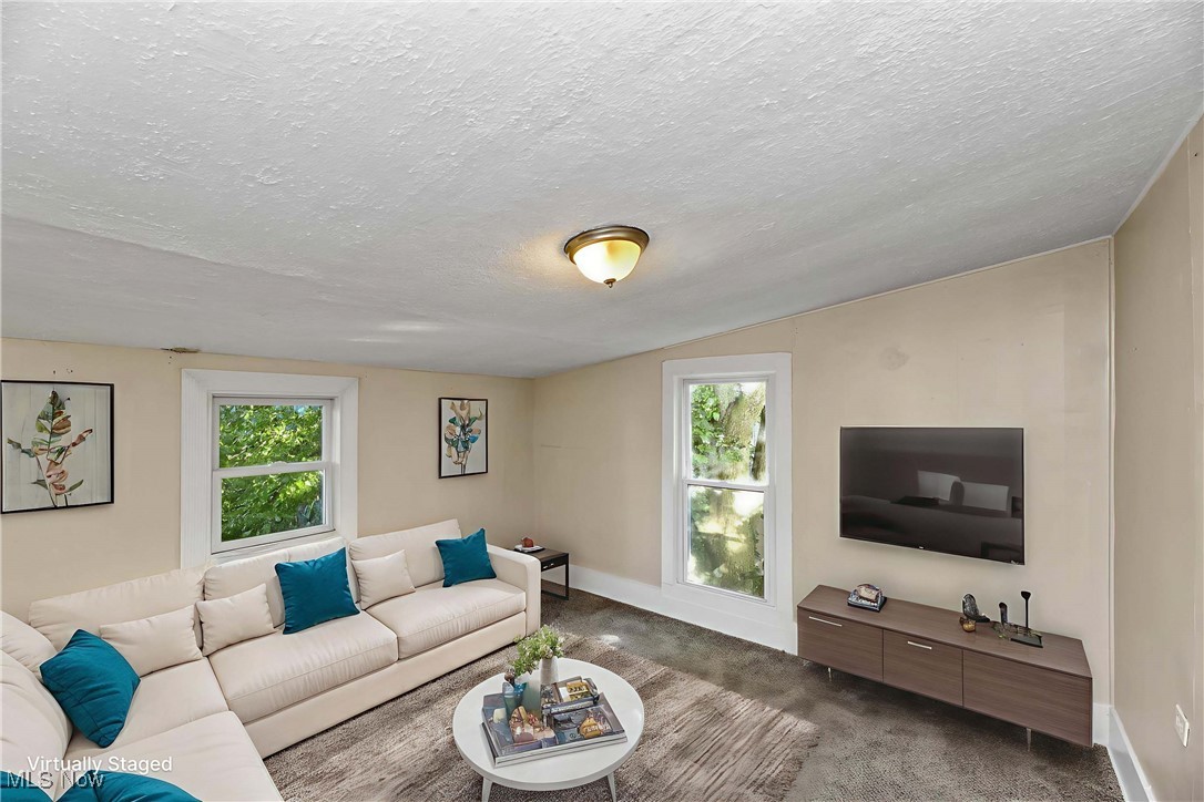 321 W 8th Street