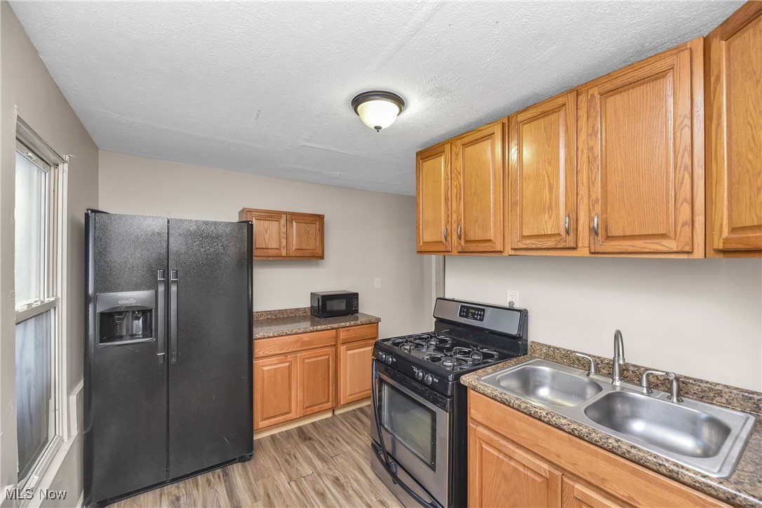 321 W 8th Street