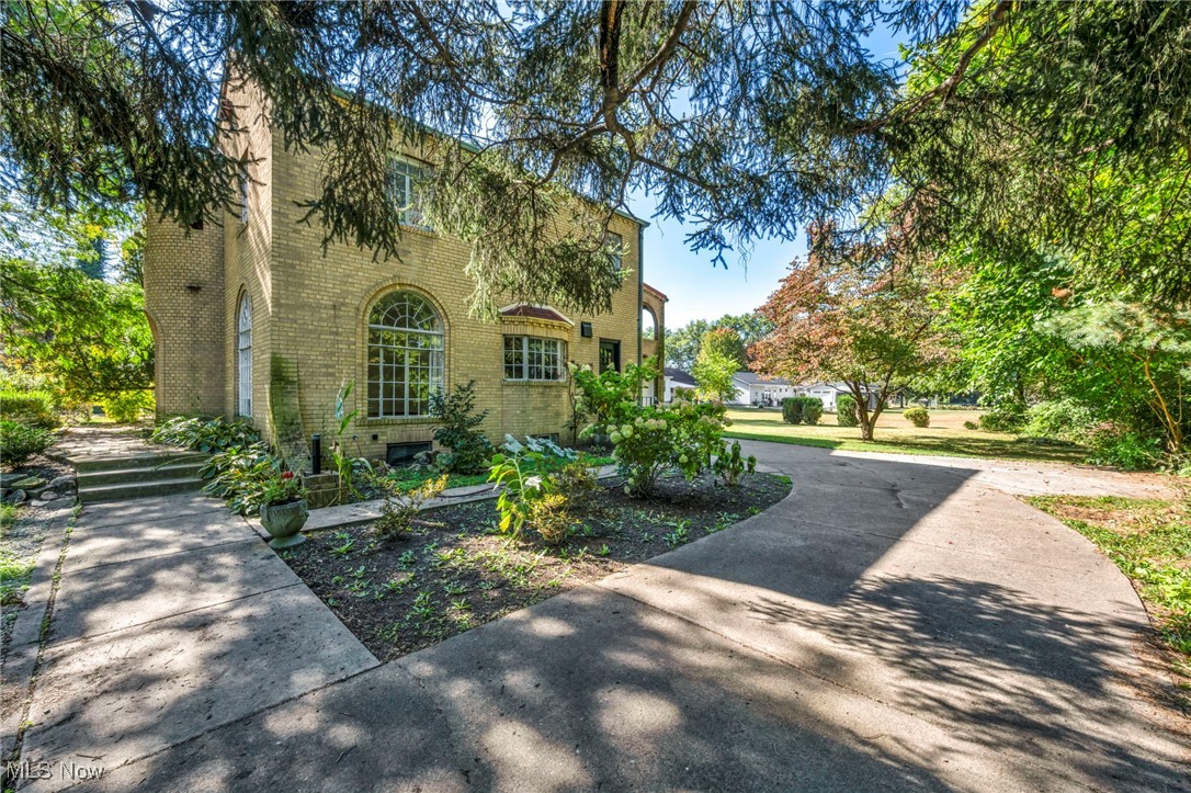 160 Benedict Avenue
