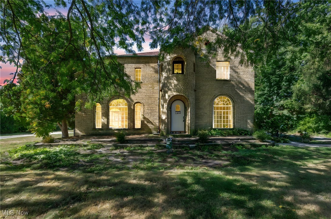 160 Benedict Avenue