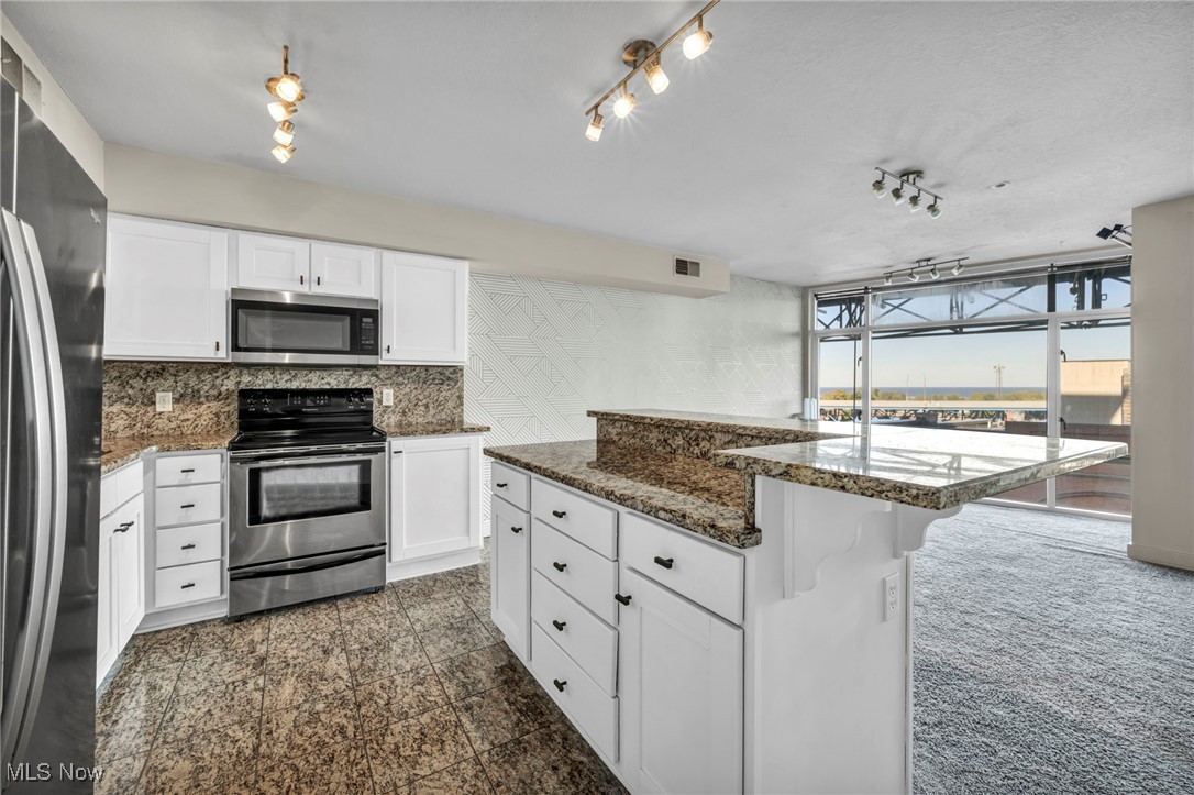 2222 Detroit Avenue 817