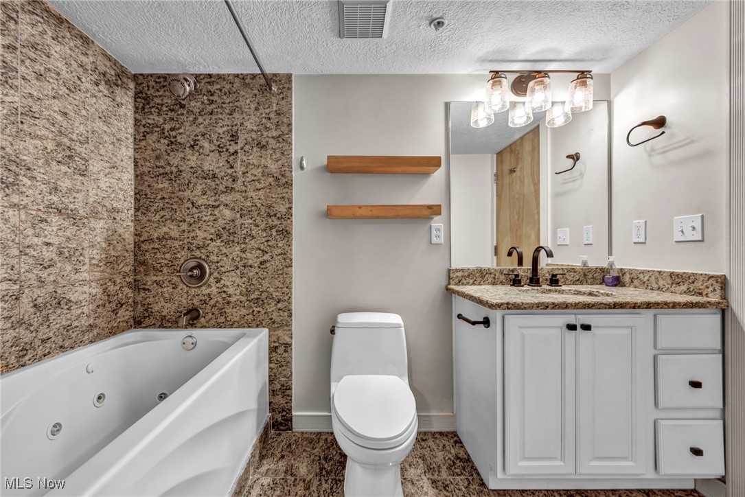 2222 Detroit Avenue 817