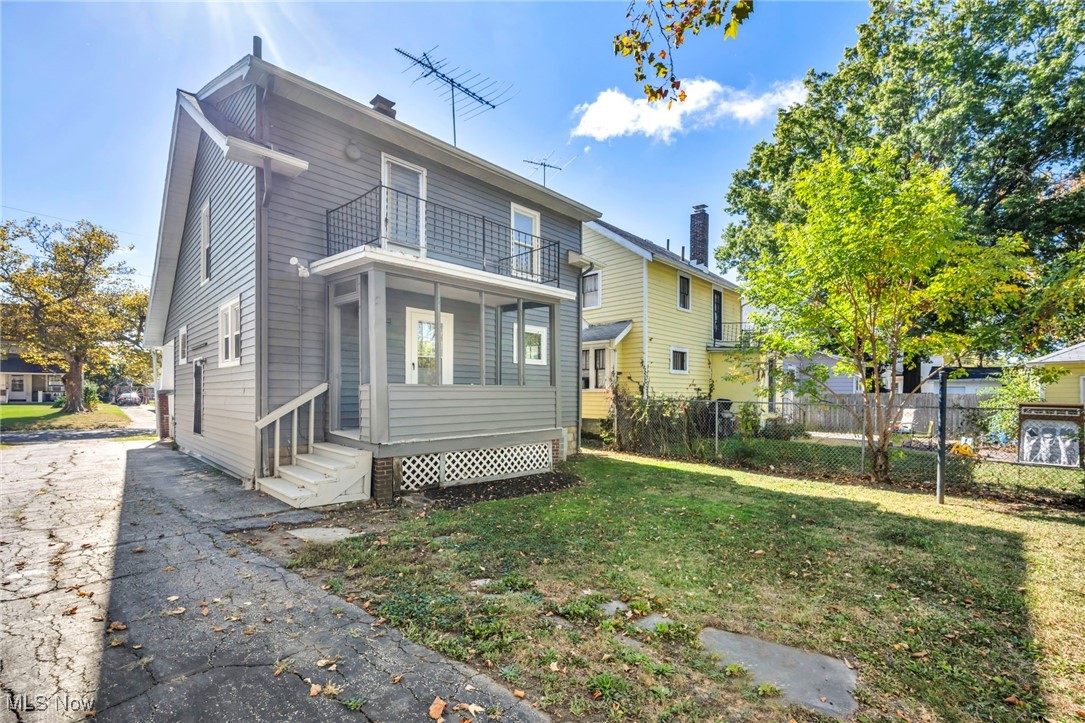1128 W 11th Street