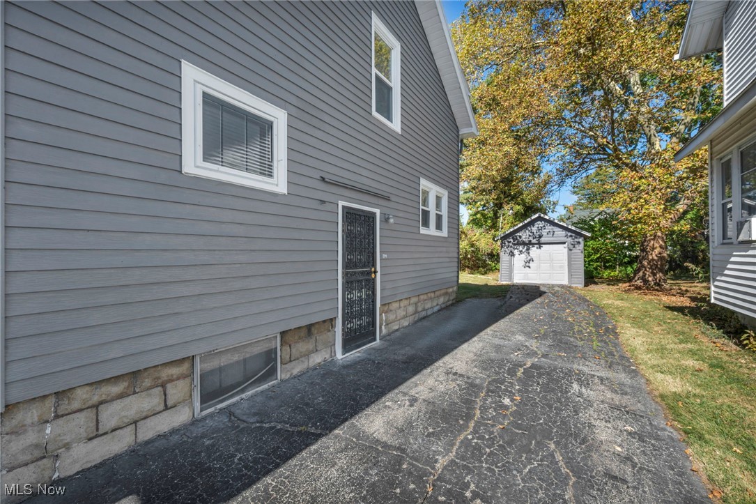1128 W 11th Street