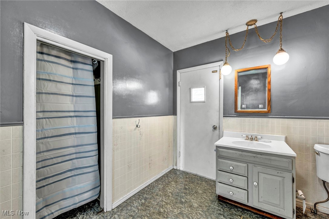 1128 W 11th Street