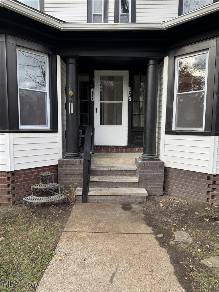 3235 Oak Road