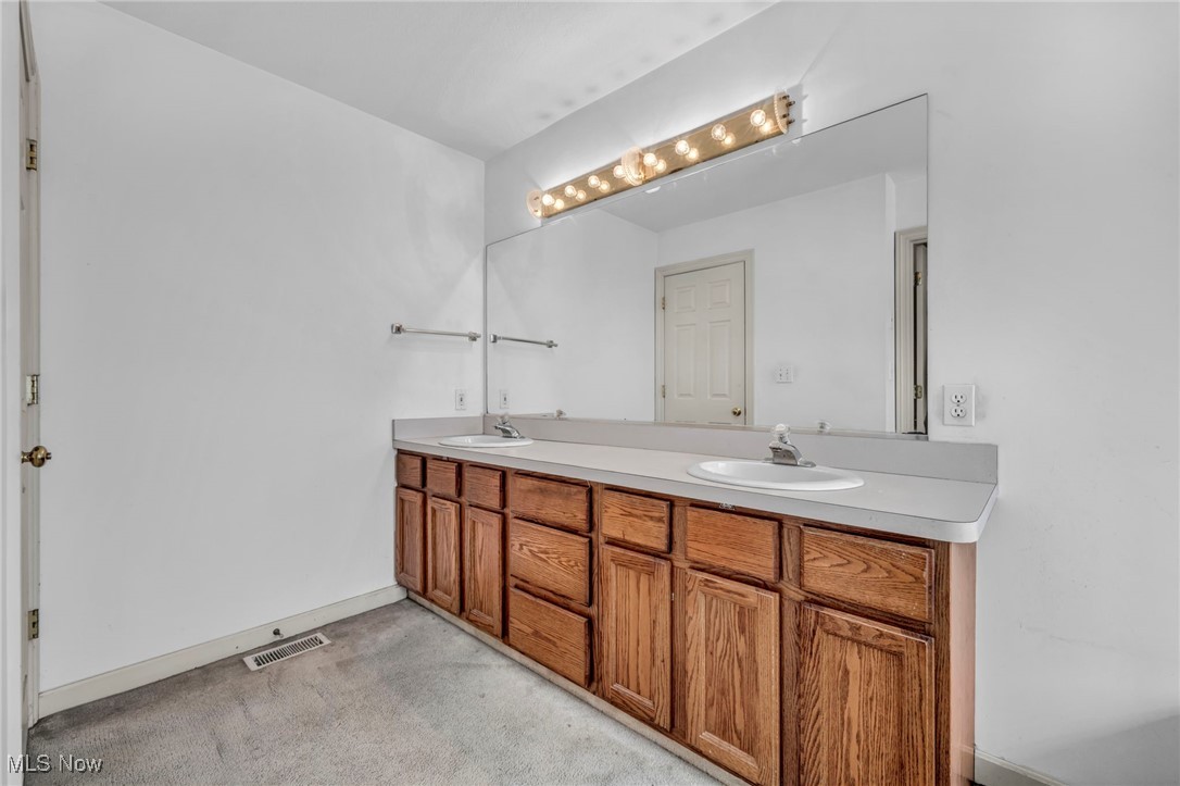 221 Newfield Circle