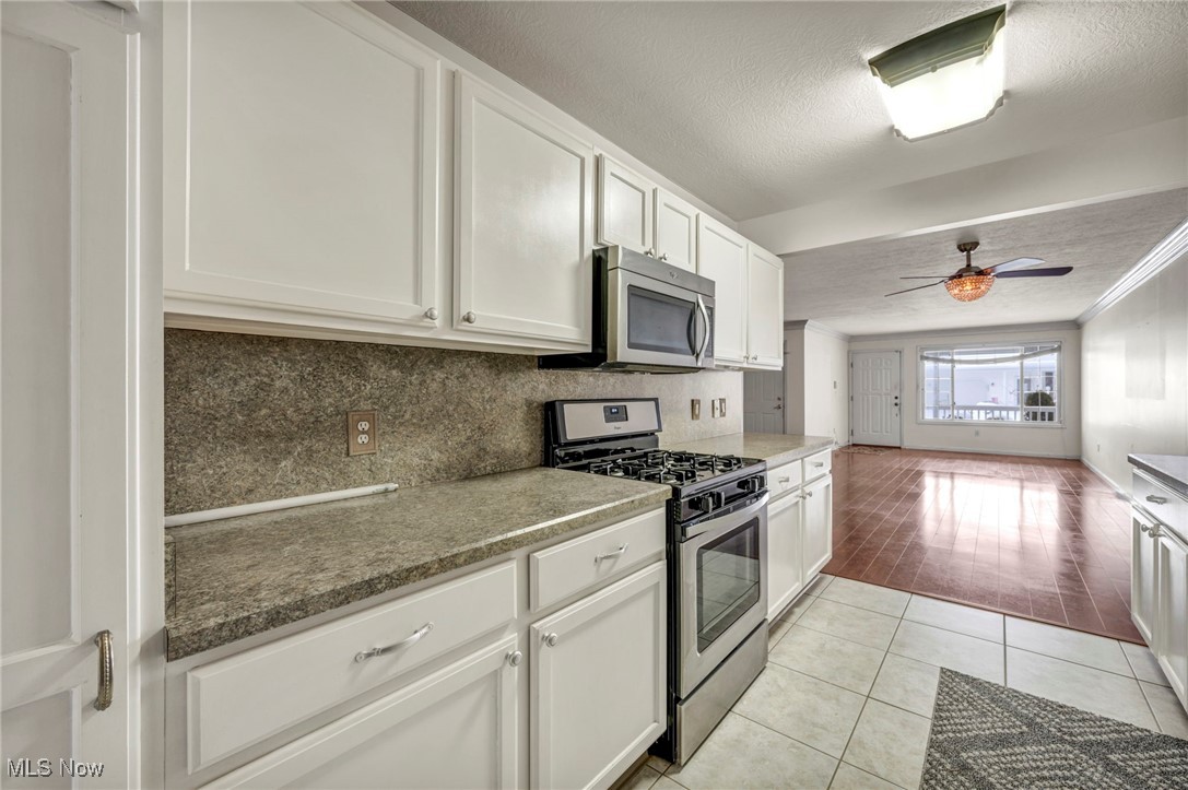 6857 Paradise Way