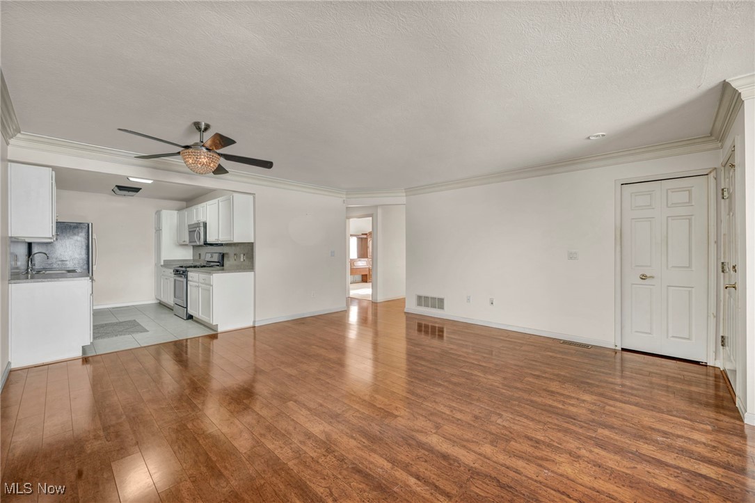 6857 Paradise Way