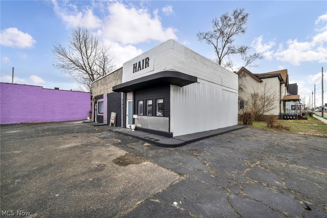 8400-8402 Cedar Avenue