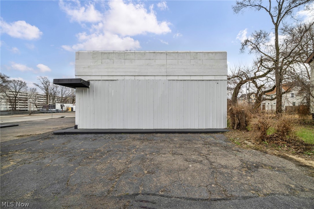 8400-8402 Cedar Avenue