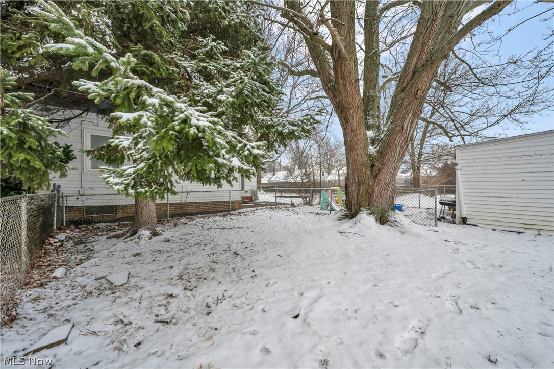 515 E 250th Street
