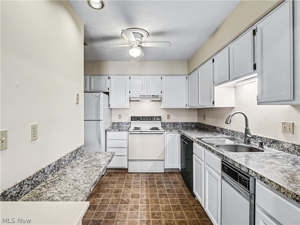1207 W River Road N D3