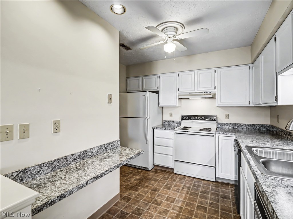 1207 W River Road N D3